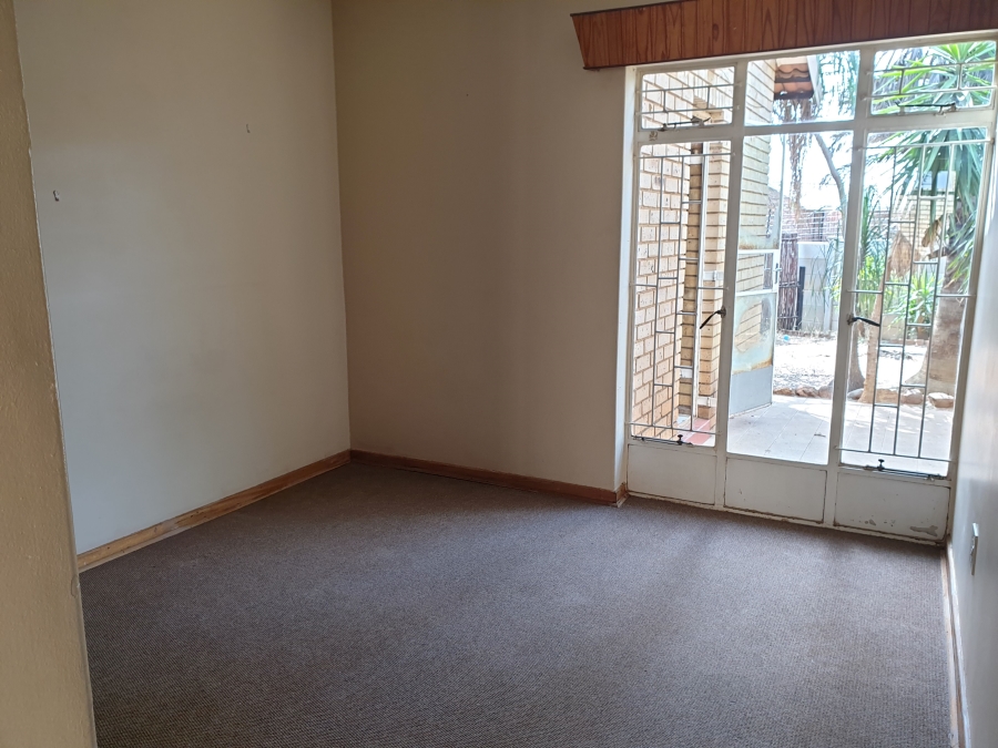 To Let 2 Bedroom Property for Rent in Roosheuwel North West
